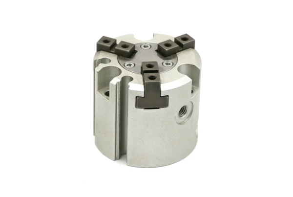 Pinza neumática de 3 dedos que ofrece un agarre versátil y adaptable para objetos de formas irregulares, mejorando la eficiencia en aplicaciones complejas.